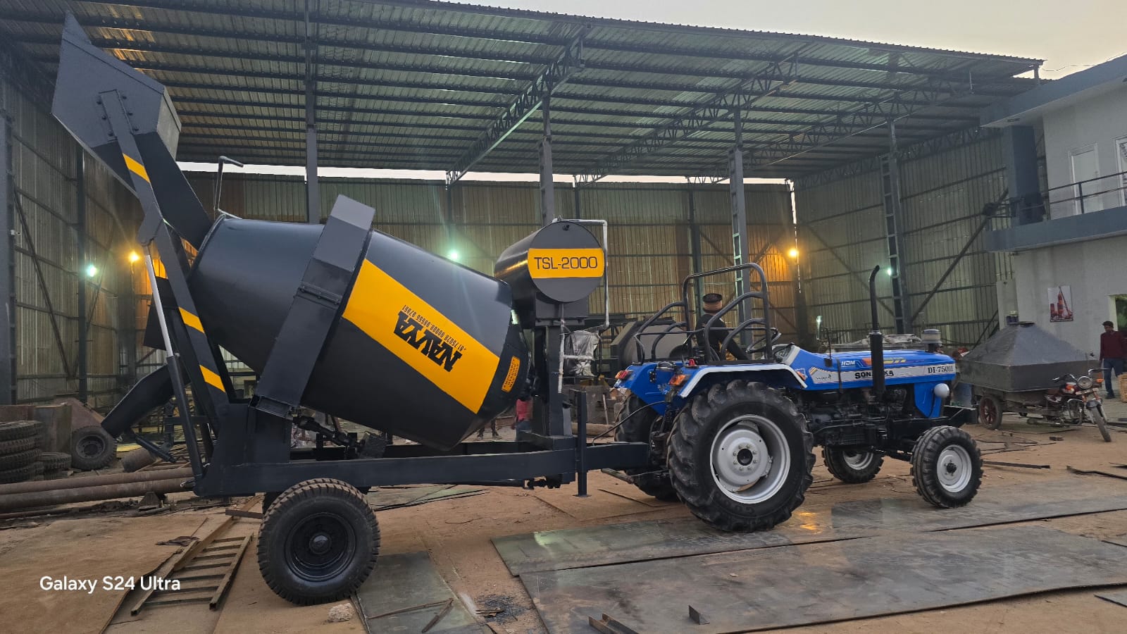 Manufacturers of Tractor operated Self Loading Mixer